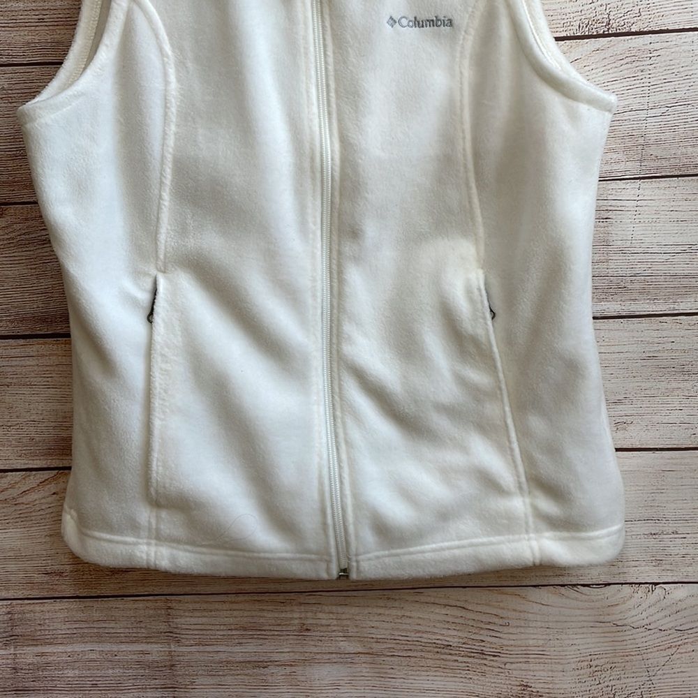 COLUMBIA FLEECE VEST IN WHITE - Picture 3 of 5